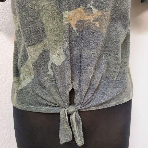 Alternative Short Sleeve V-Neck Front Tie Camo Top Size L - Picture 4 of 7